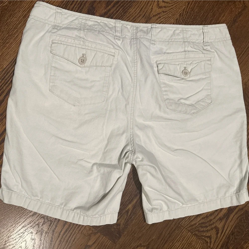 Eddie Bauer Womens 14 Off White Cotton Casual Chino Shorts Preppy